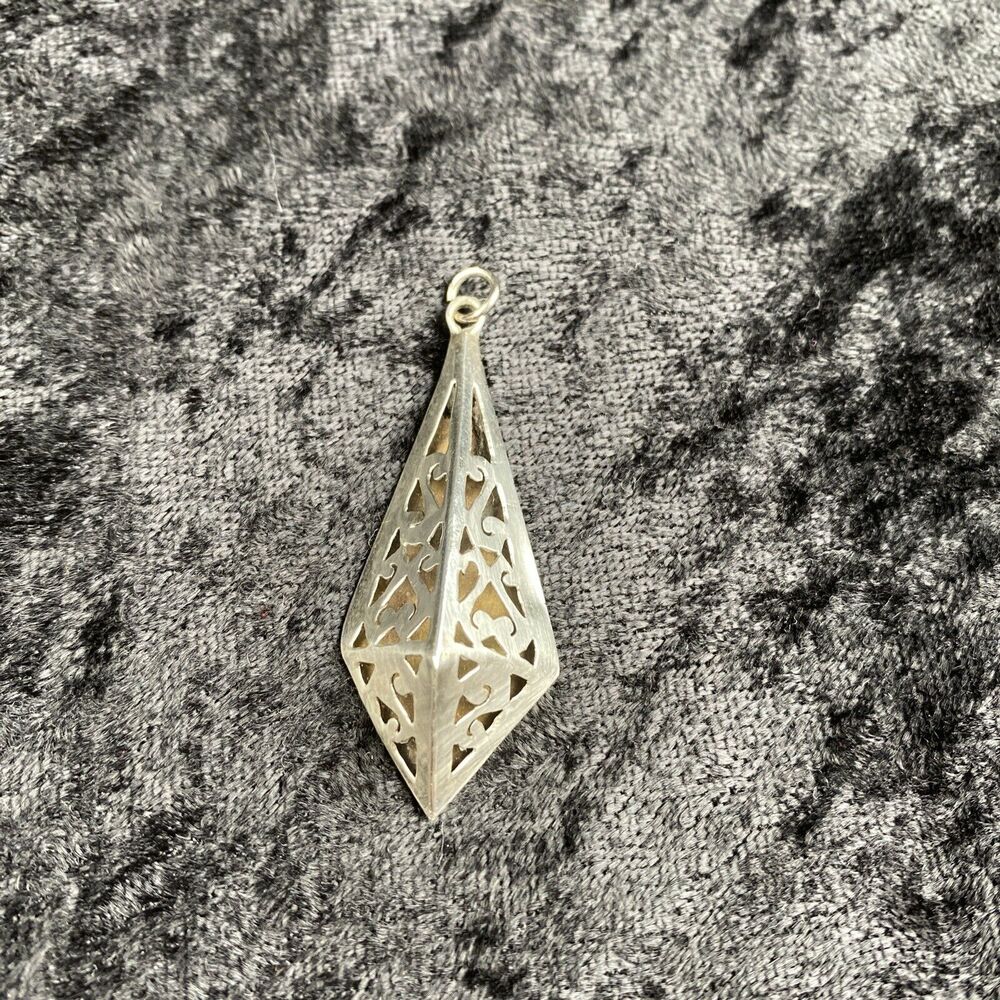 Vintage‎ Sterling Silver Gothic Scrollwork Pyramid Necklace Pendent 2.2 g